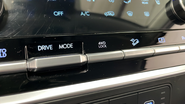Used 2026 Hyundai Santa Fe SEL AWD/4WD image 34