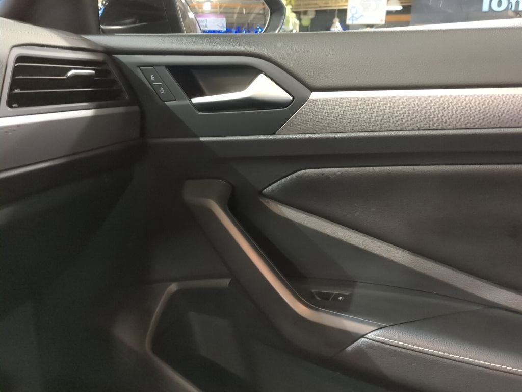 Used 2024 Volkswagen Jetta Sport image 16