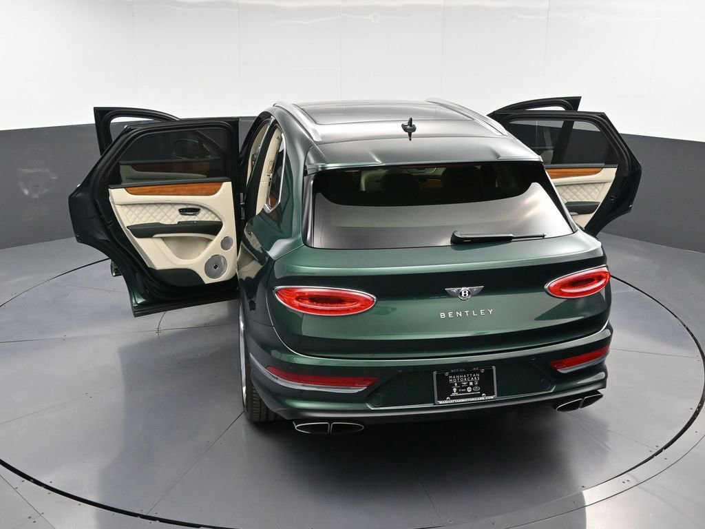 Used 2022 Bentley Bentayga AWD/4WD image 38