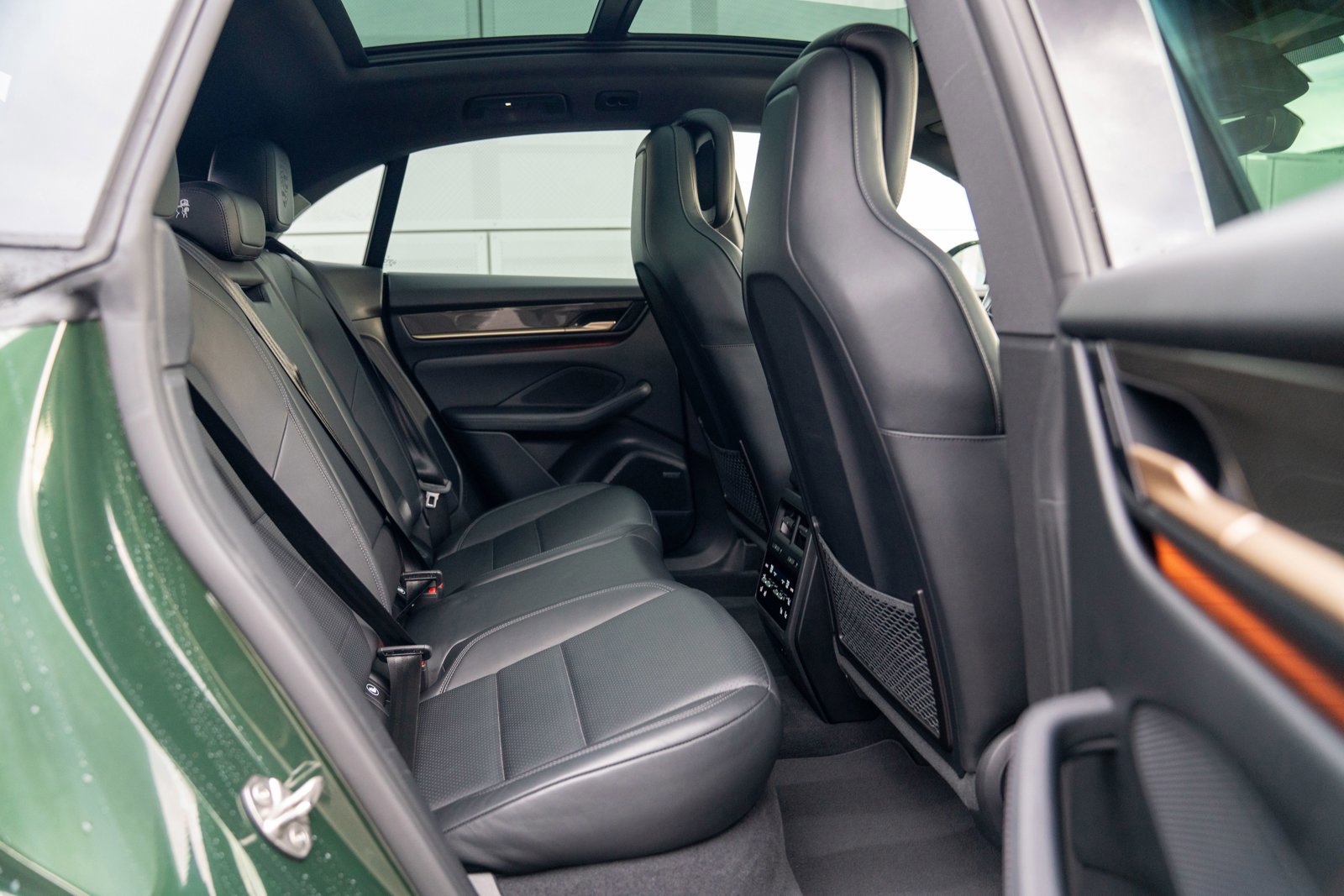 Certified 2025 Porsche Macan 4 Electric image 26