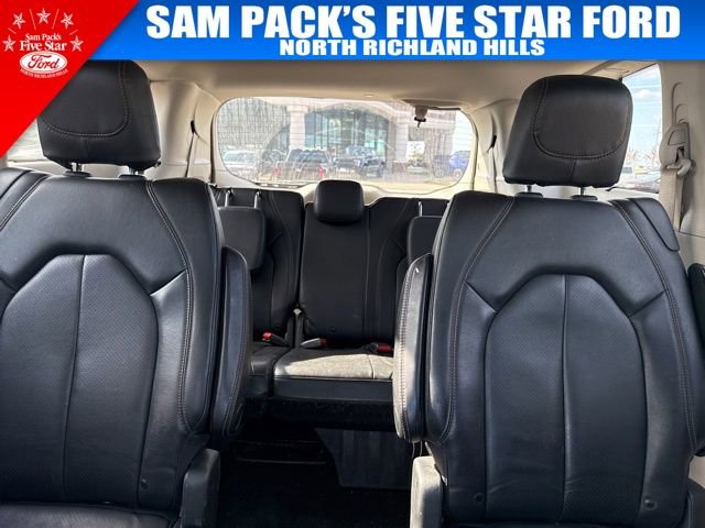 Used 2020 Chrysler Pacifica Touring-L image 14