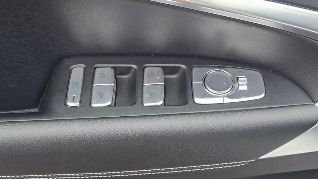 Used 2025 Genesis G70 2.5T image 22