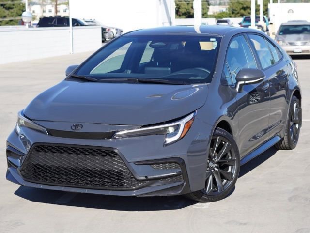 Used 2024 Toyota Corolla SE image 3