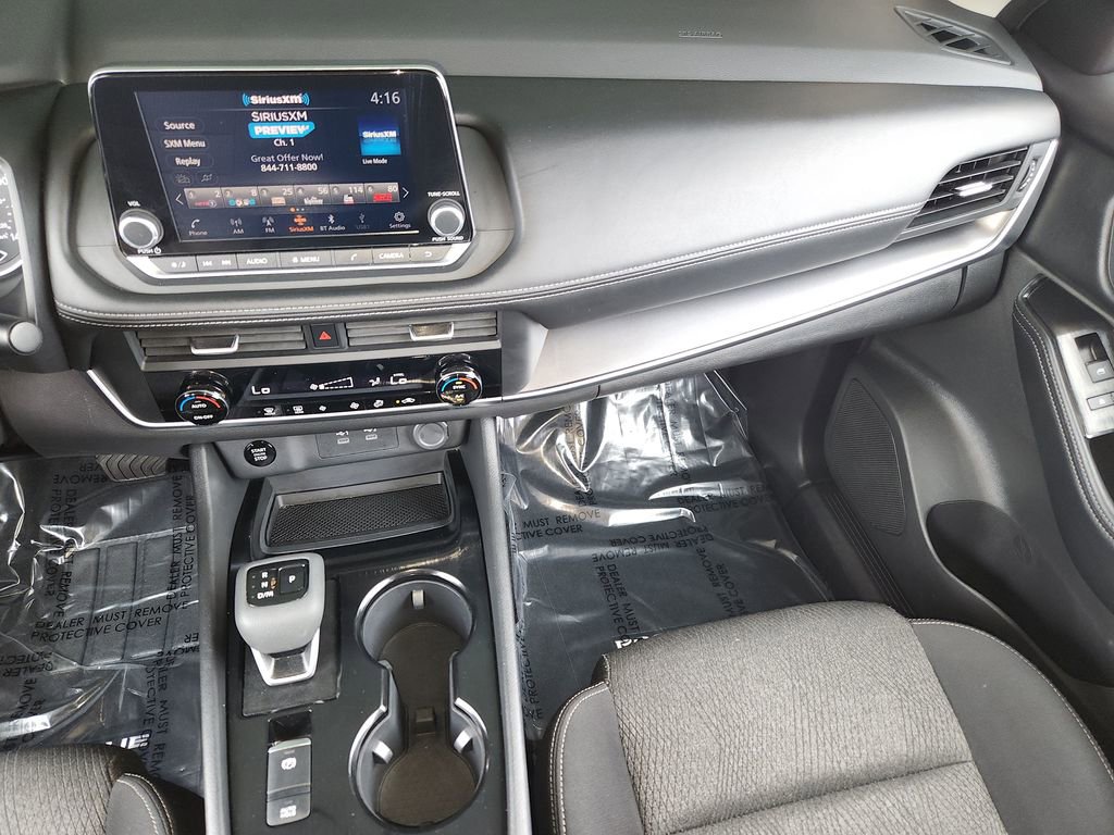 Used 2025 Nissan Rogue SV AWD/4WD image 16