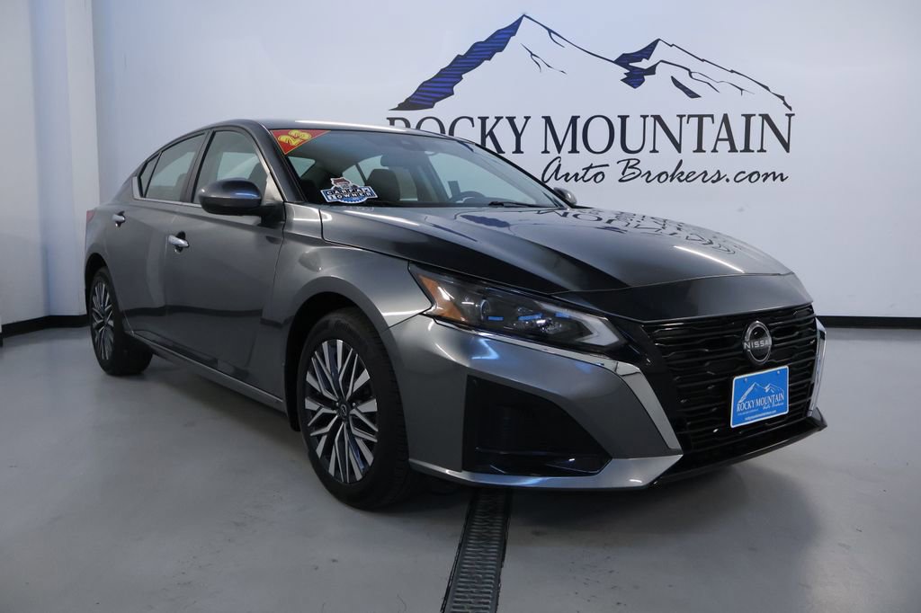 Used 2023 Nissan Altima 2.5 SV