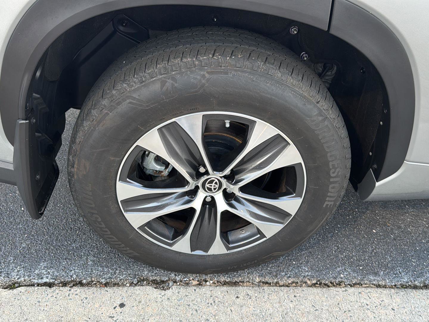 Used 2024 Toyota Highlander XLE image 36