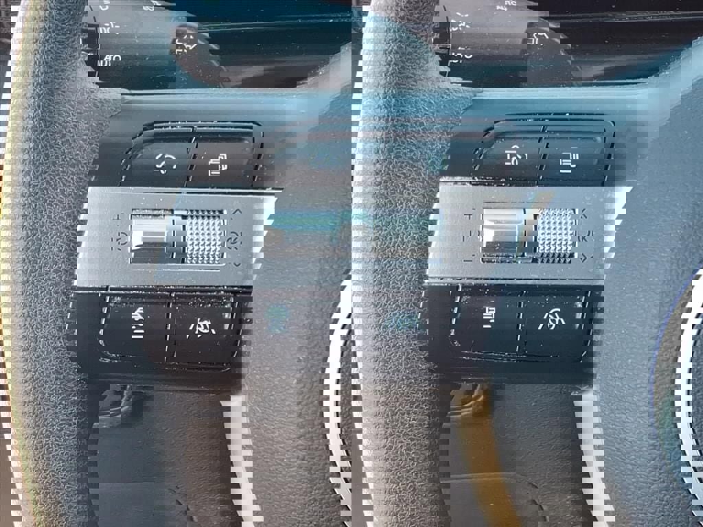 Certified 2025 Hyundai Tucson SE image 18