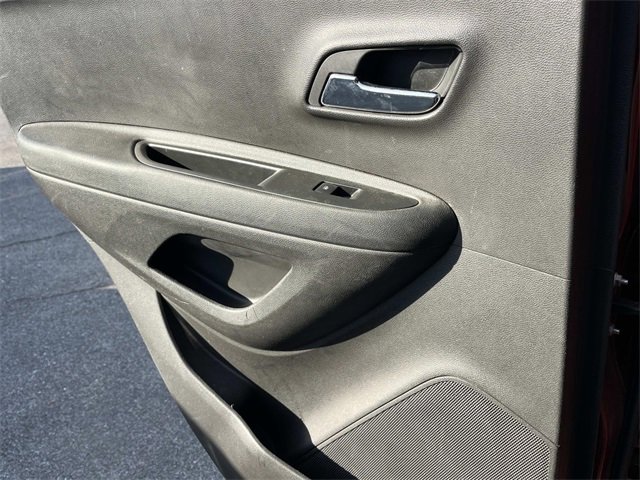 Used 2017 Chevrolet Trax LT w/ LT Convenience Package image 17