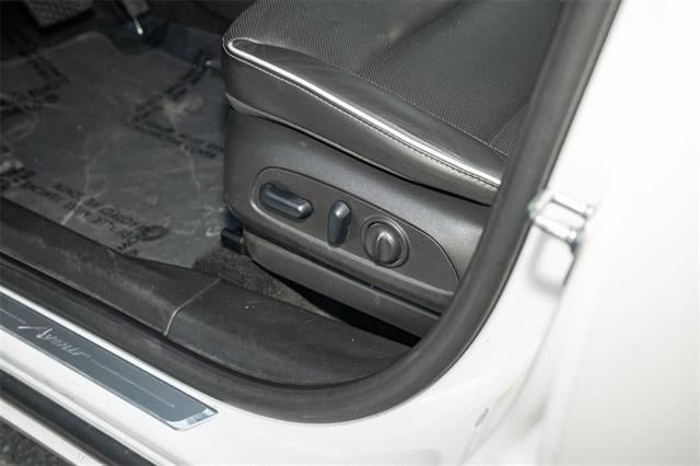 Used 2025 Buick Encore GX Avenir w/ Avenir Technology Package image 19
