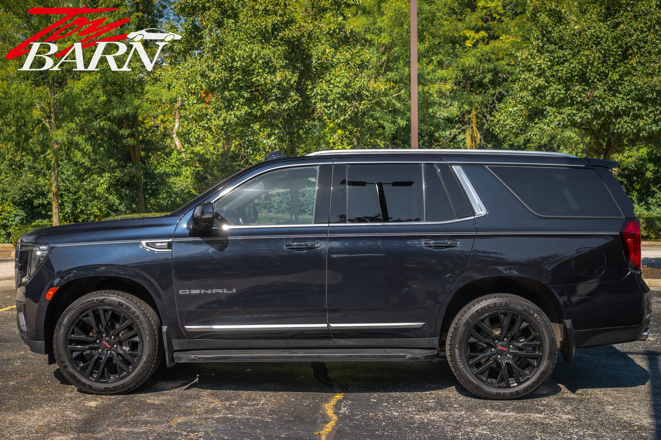 Used 2021 GMC Yukon Denali AWD/4WD image 2