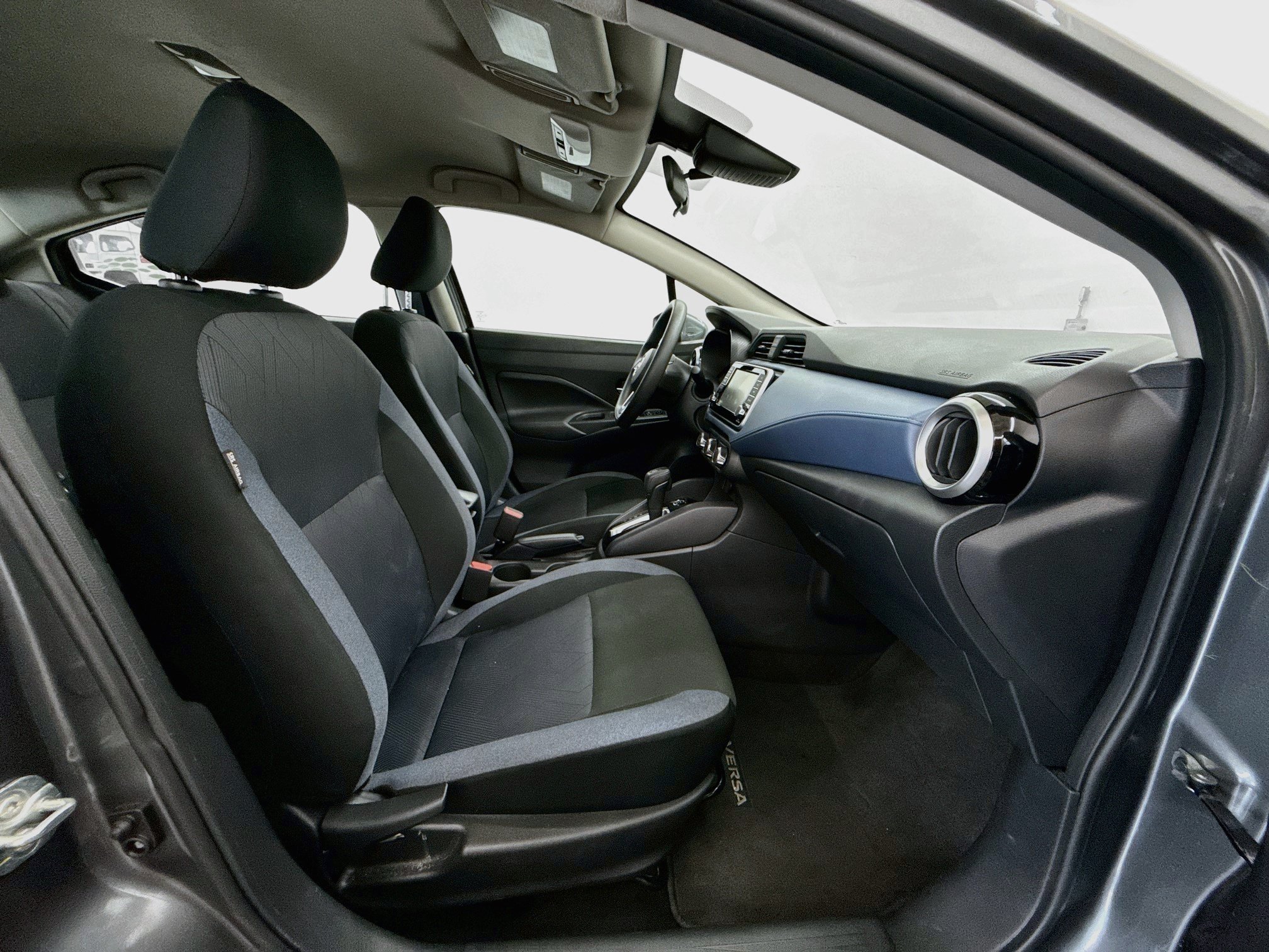 Used 2025 Nissan Versa SV FWD image 30
