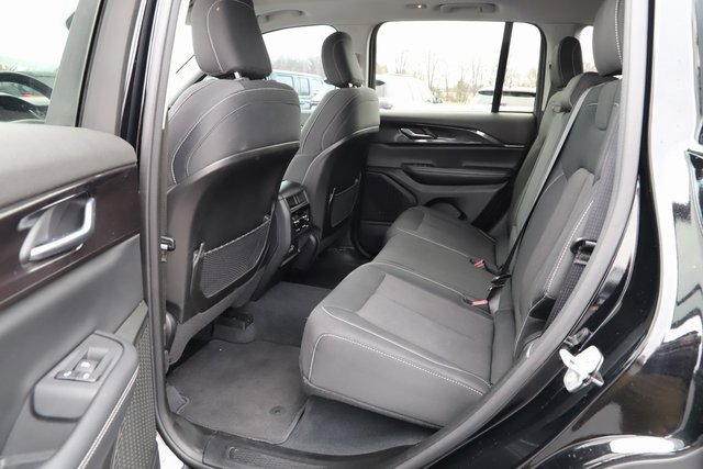 Used 2023 Jeep Grand Cherokee Laredo image 16