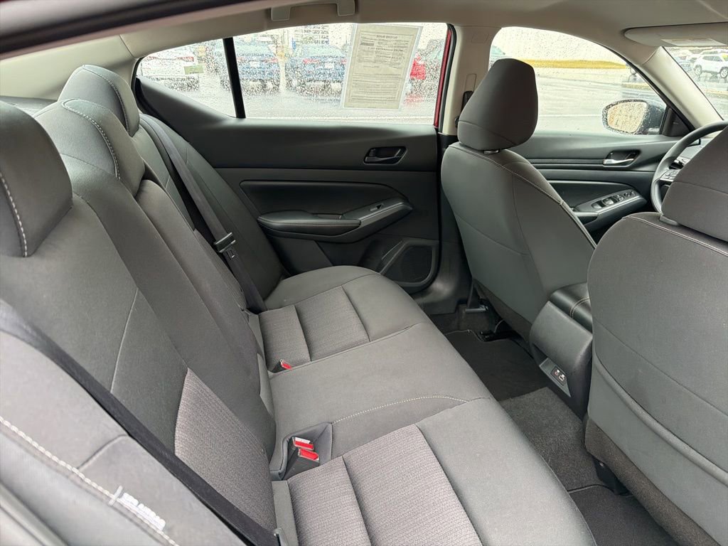 Used 2025 Nissan Altima 2.5 SV image 13