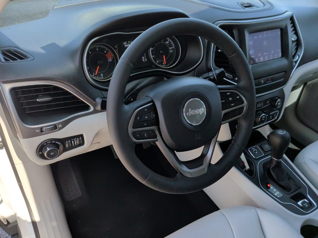Used 2020 Jeep Cherokee Latitude Plus FWD image 14