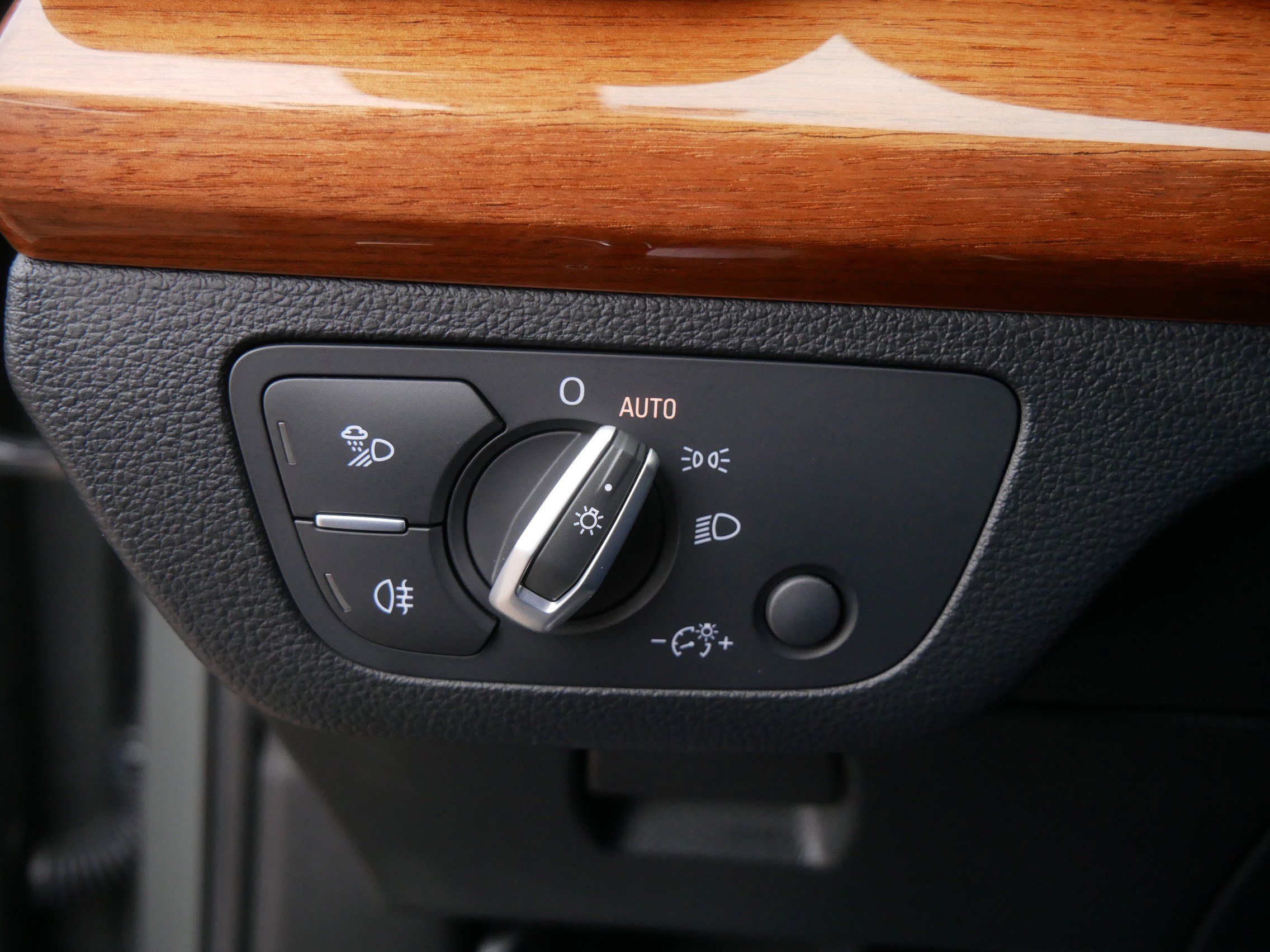 Used 2023 Audi Q5 e Premium w/ Convenience Package image 26