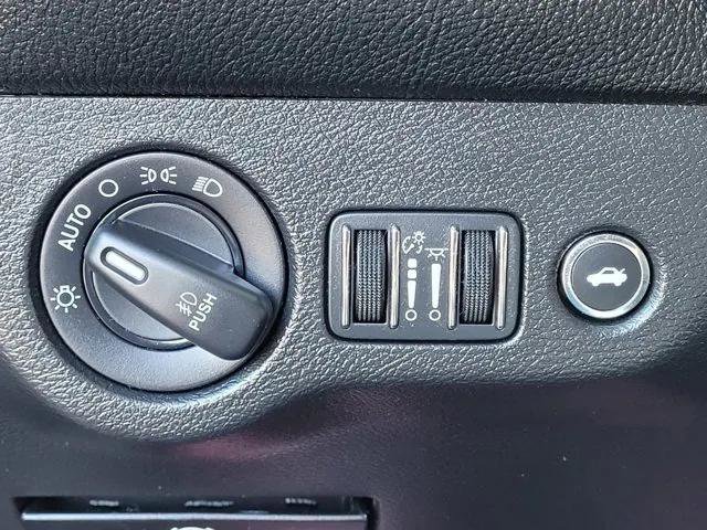 Certified 2021 Dodge Challenger R/T w/ Blacktop Package image 17