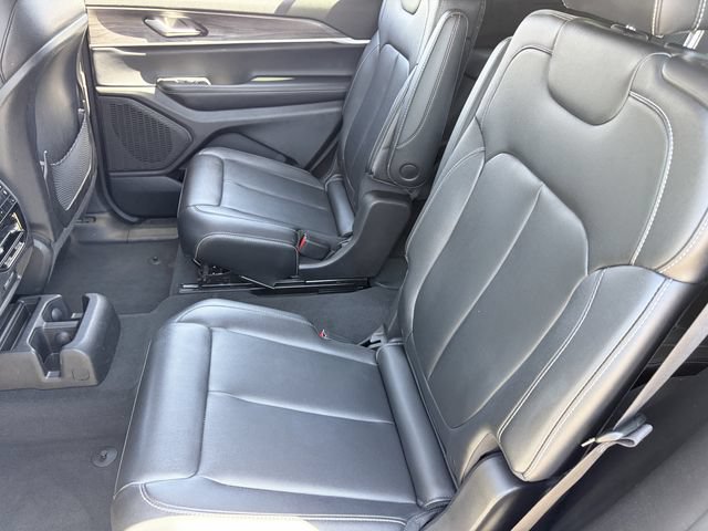 Used 2023 Jeep Grand Cherokee L Limited AWD/4WD image 18