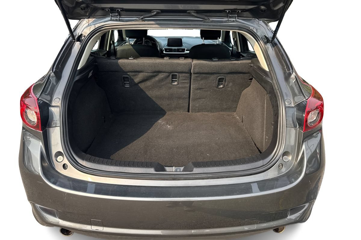 Used 2018 MAZDA MAZDA3 Sport FWD image 11