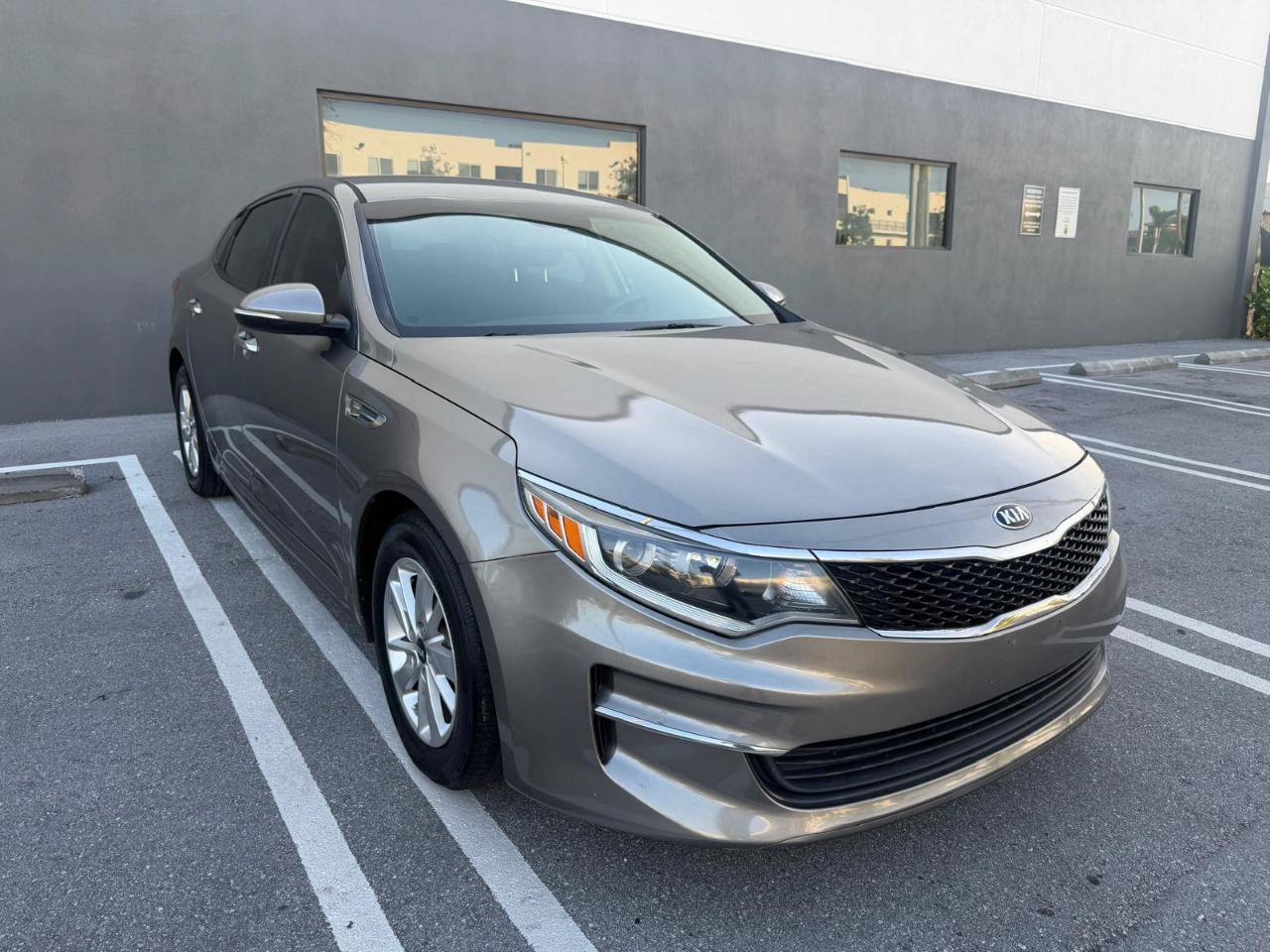 Used 2016 Kia Optima LX FWD image 4