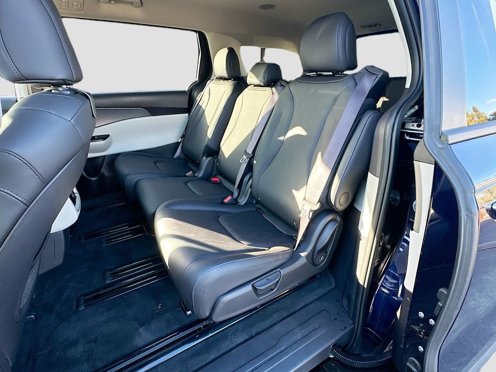 Certified 2024 Kia Carnival LX image 21