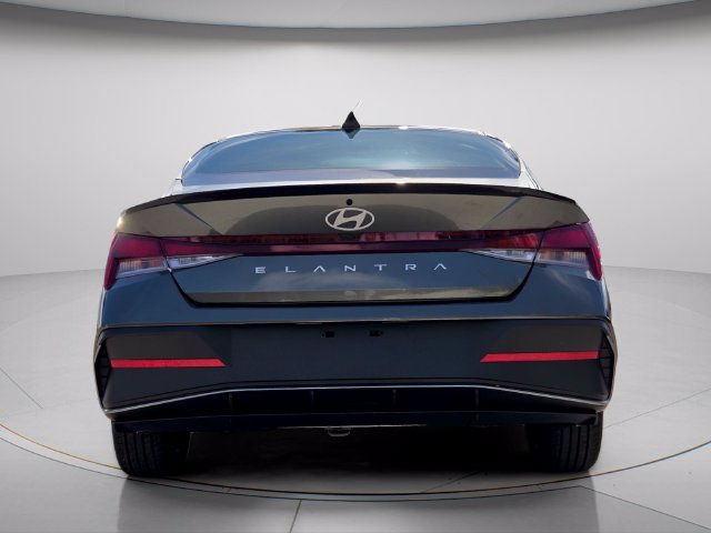 New 2026 Hyundai Elantra SEL Sport FWD image 4
