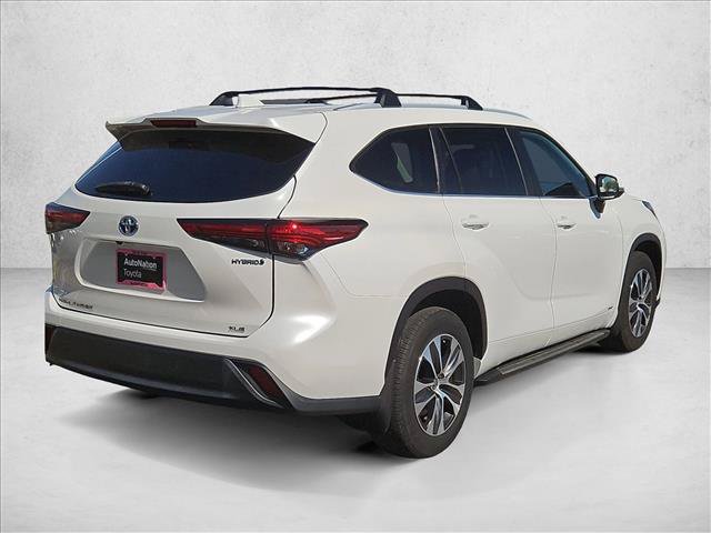 Used 2023 Toyota Highlander XLE AWD/4WD image 5
