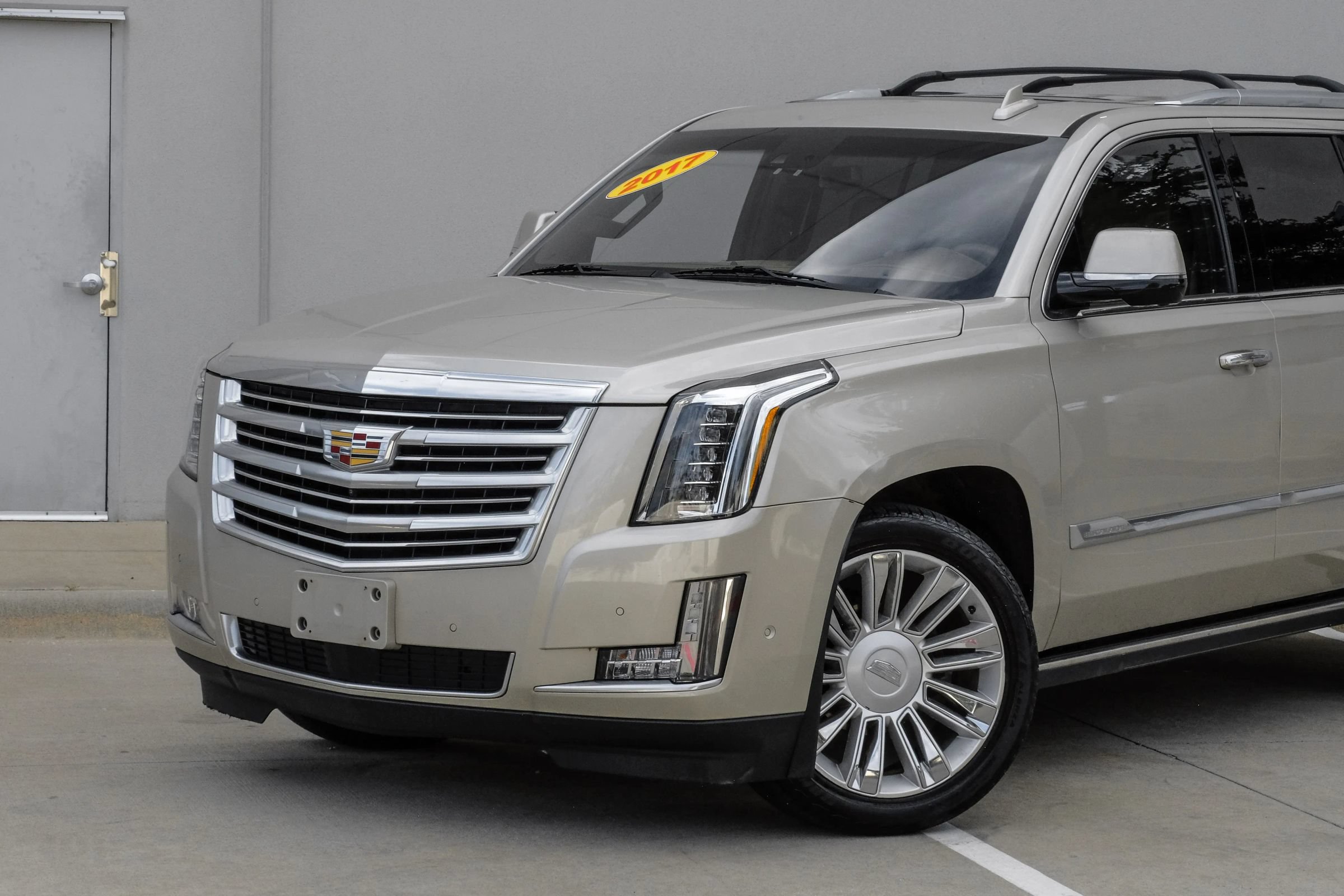 Used 2017 Cadillac Escalade ESV Platinum AWD/4WD image 12