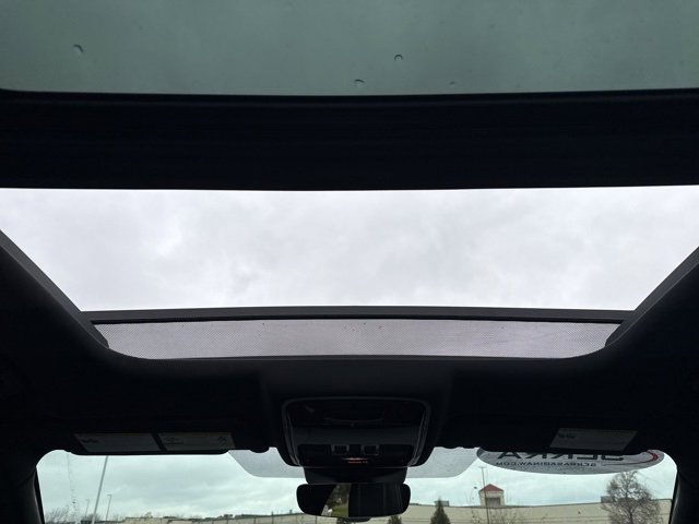 Used 2019 Land Rover Range Rover Velar R-Dynamic SE image 31