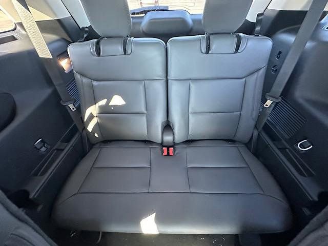 New 2025 Ford Explorer Active w/ Active Comfort Package image 15