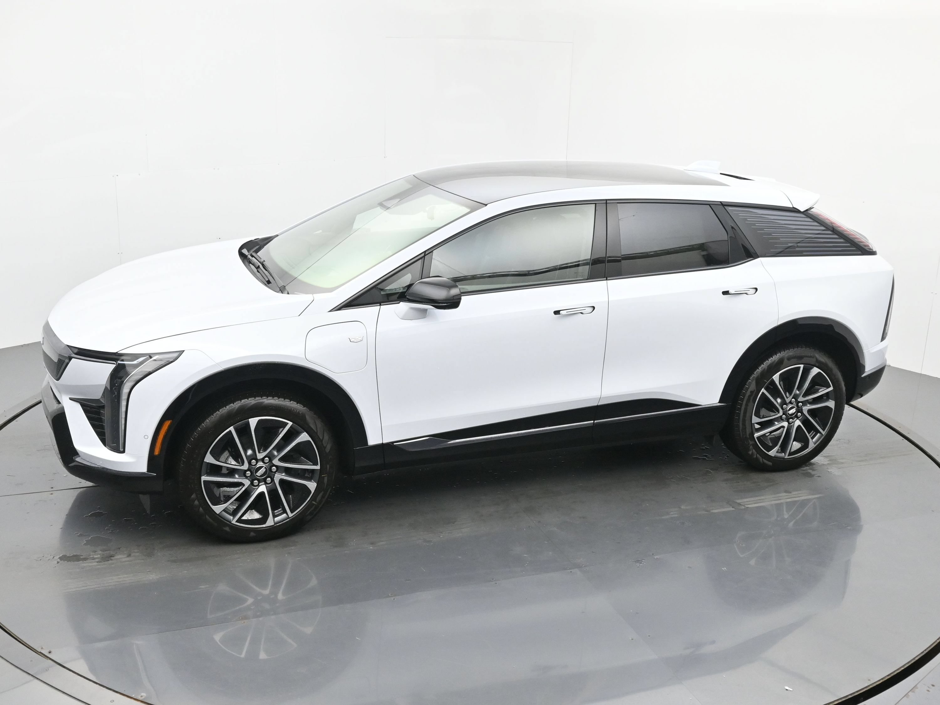 New 2026 Cadillac Optiq Sport 2 AWD/4WD image 24