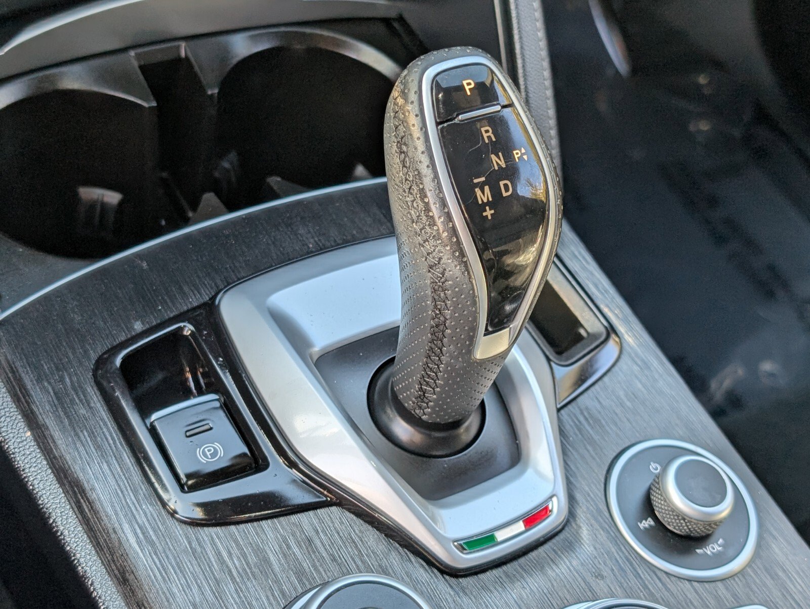 Used 2023 Alfa Romeo Stelvio Sprint image 28