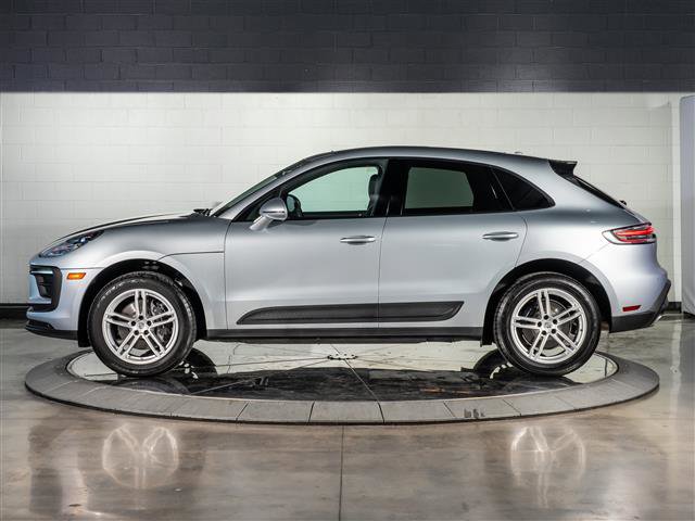 Certified 2025 Porsche Macan image 2