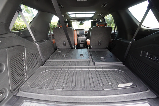 Used 2024 GMC Yukon Denali Ultimate AWD/4WD image 28