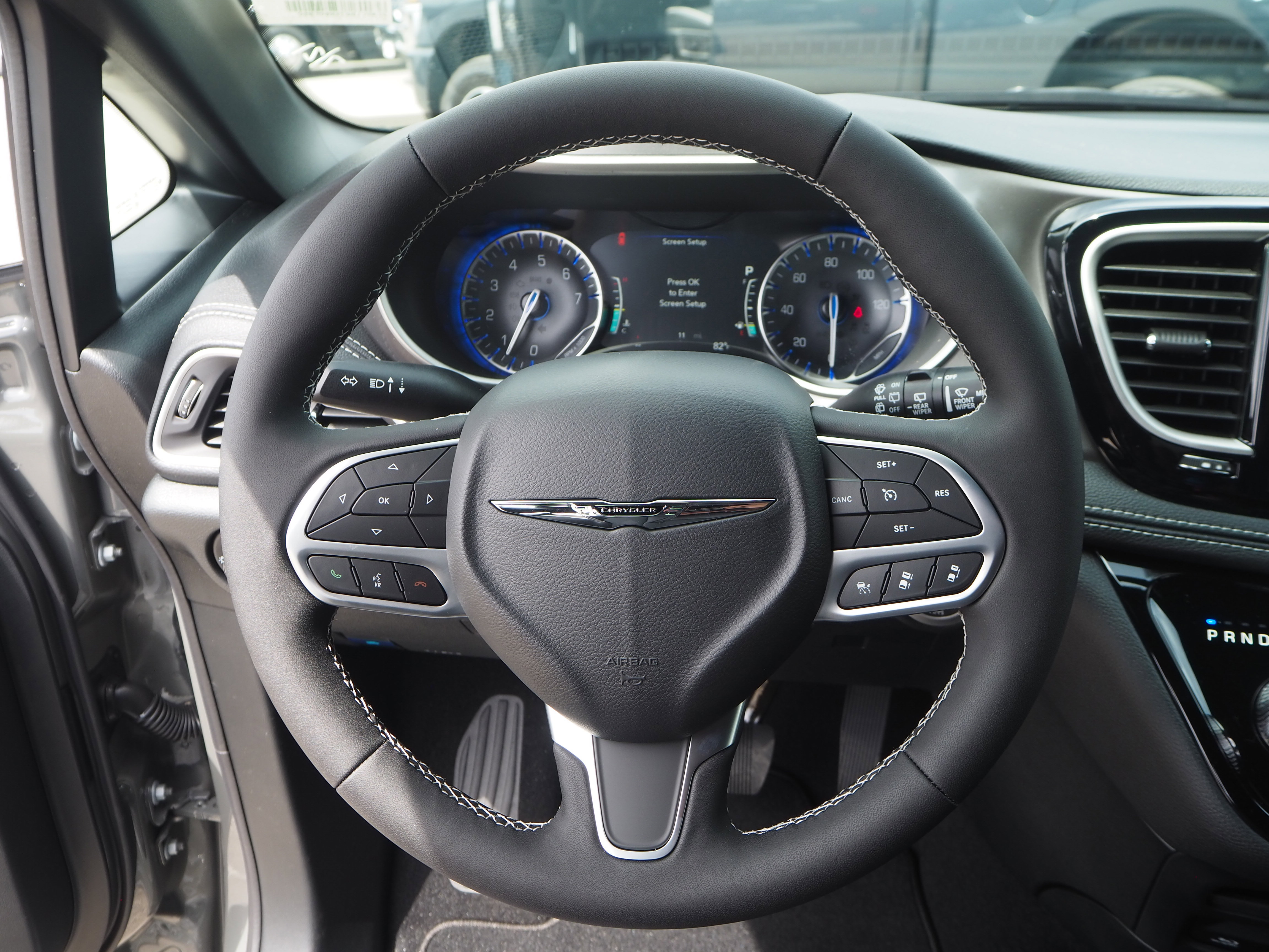 New 2025 Chrysler Pacifica Select w/ Uconnect Theater Family Group FWD image 31