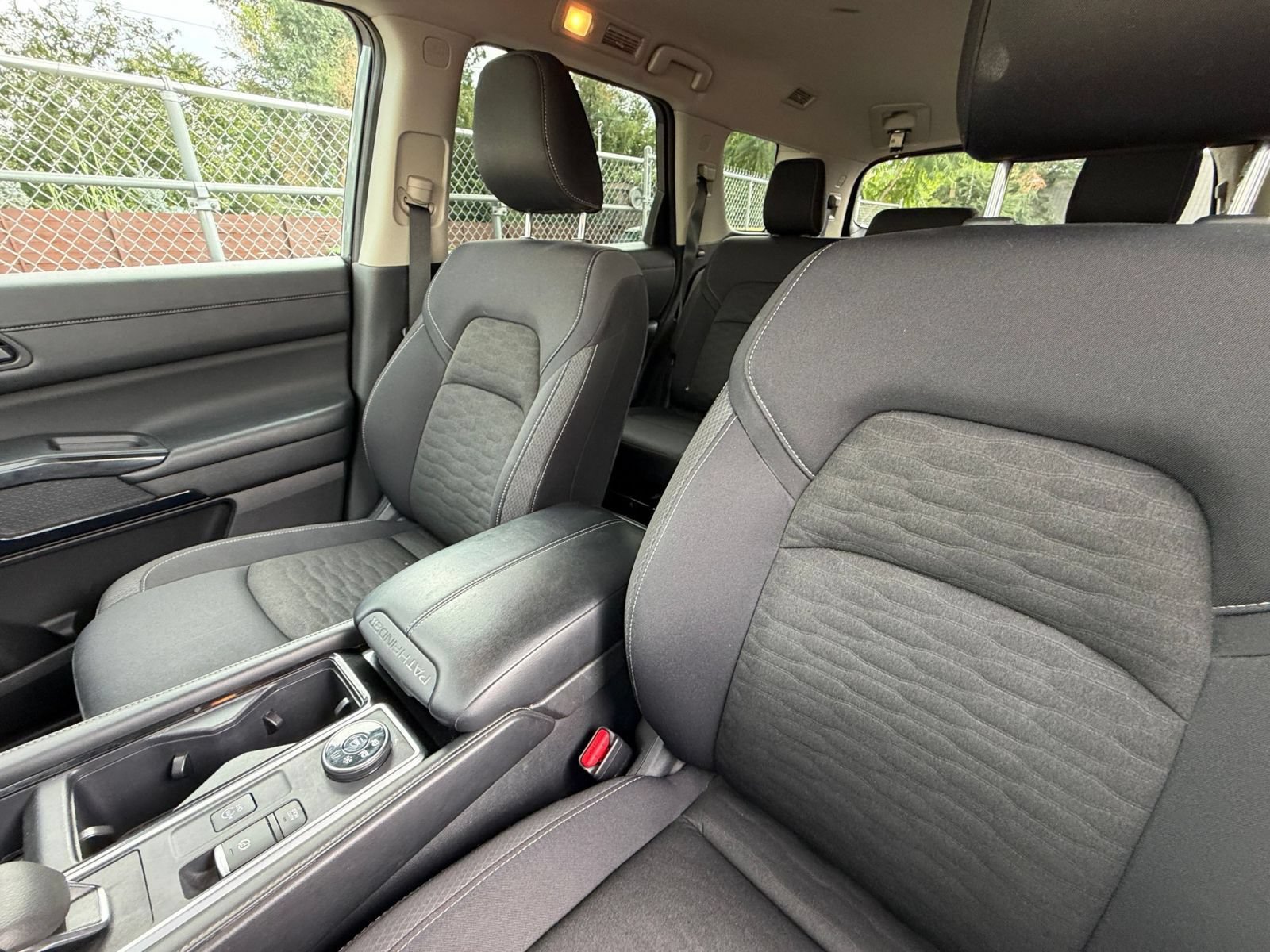 Used 2025 Nissan Pathfinder SV AWD/4WD image 33