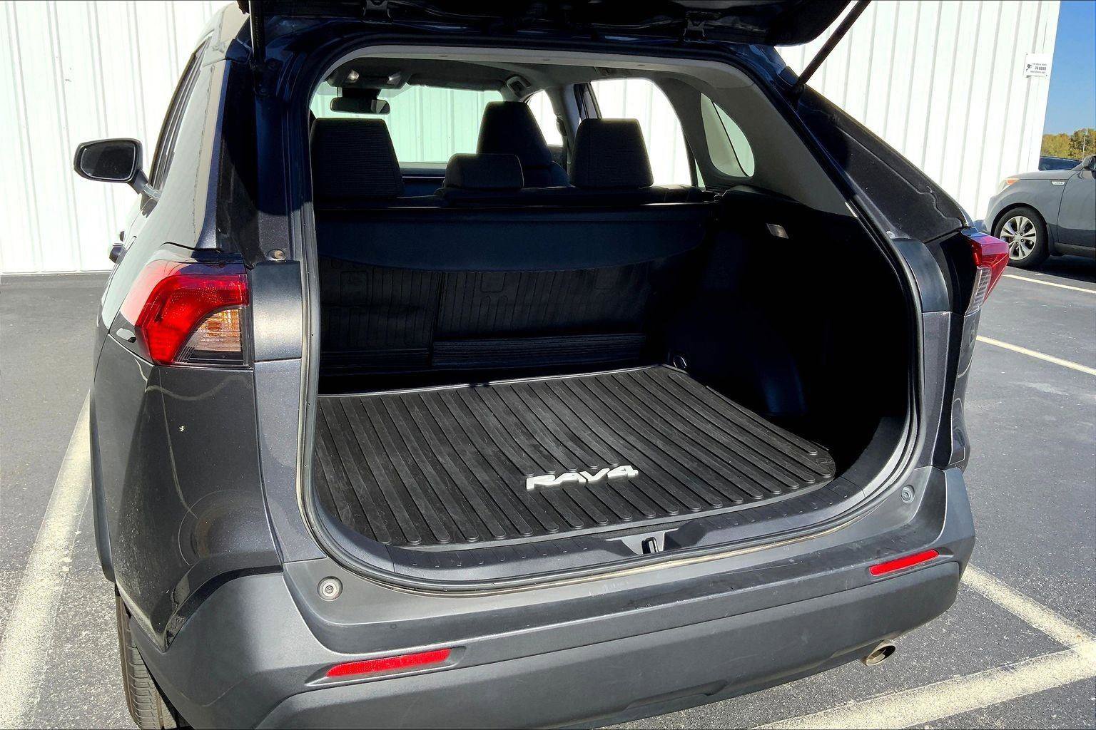 Used 2022 Toyota RAV4 LE image 25