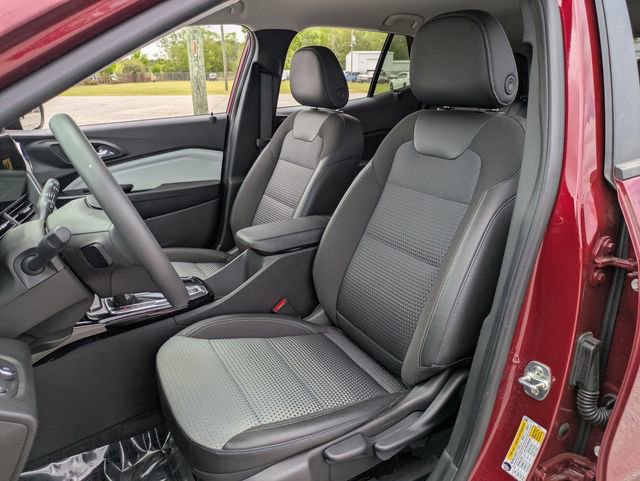 Used 2025 Chevrolet Trax LT image 12