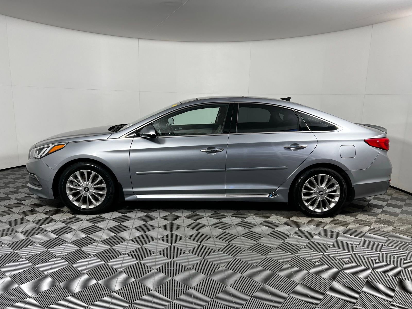Used 2015 Hyundai Sonata Limited w/ Option Group 06 image 8
