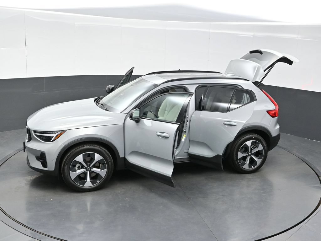 New 2026 Volvo XC40 B5 Plus w/ Protection Package Premier AWD/4WD image 37