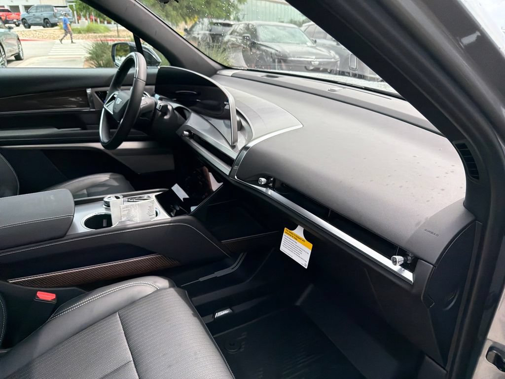 New 2027 Cadillac Vistiq Luxury w/ LPO, Floor Liner Package AWD/4WD image 40