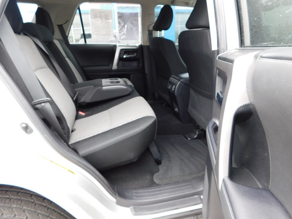 Used 2020 Toyota 4Runner SR5 AWD/4WD image 17