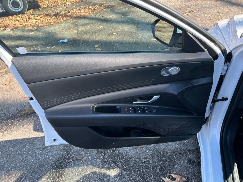 Used 2023 Hyundai Elantra SEL FWD image 12