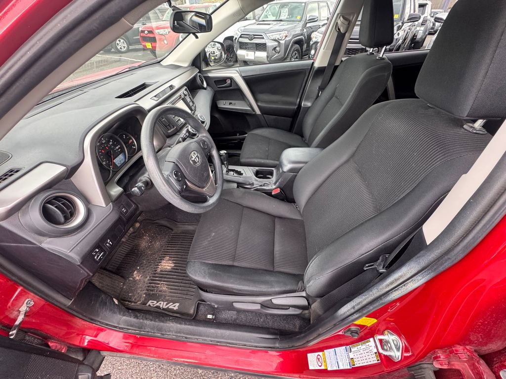 Used 2016 Toyota RAV4 LE image 4