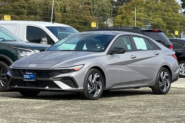 Certified 2025 Hyundai Elantra SEL FWD image 10
