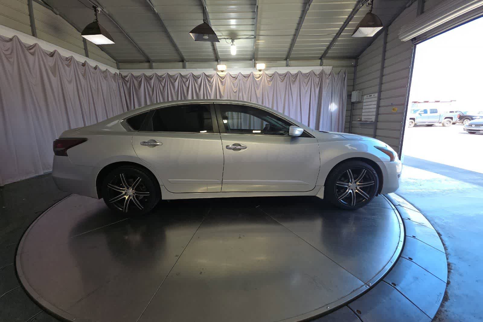 Used 2014 Nissan Altima 2.5 S FWD image 9