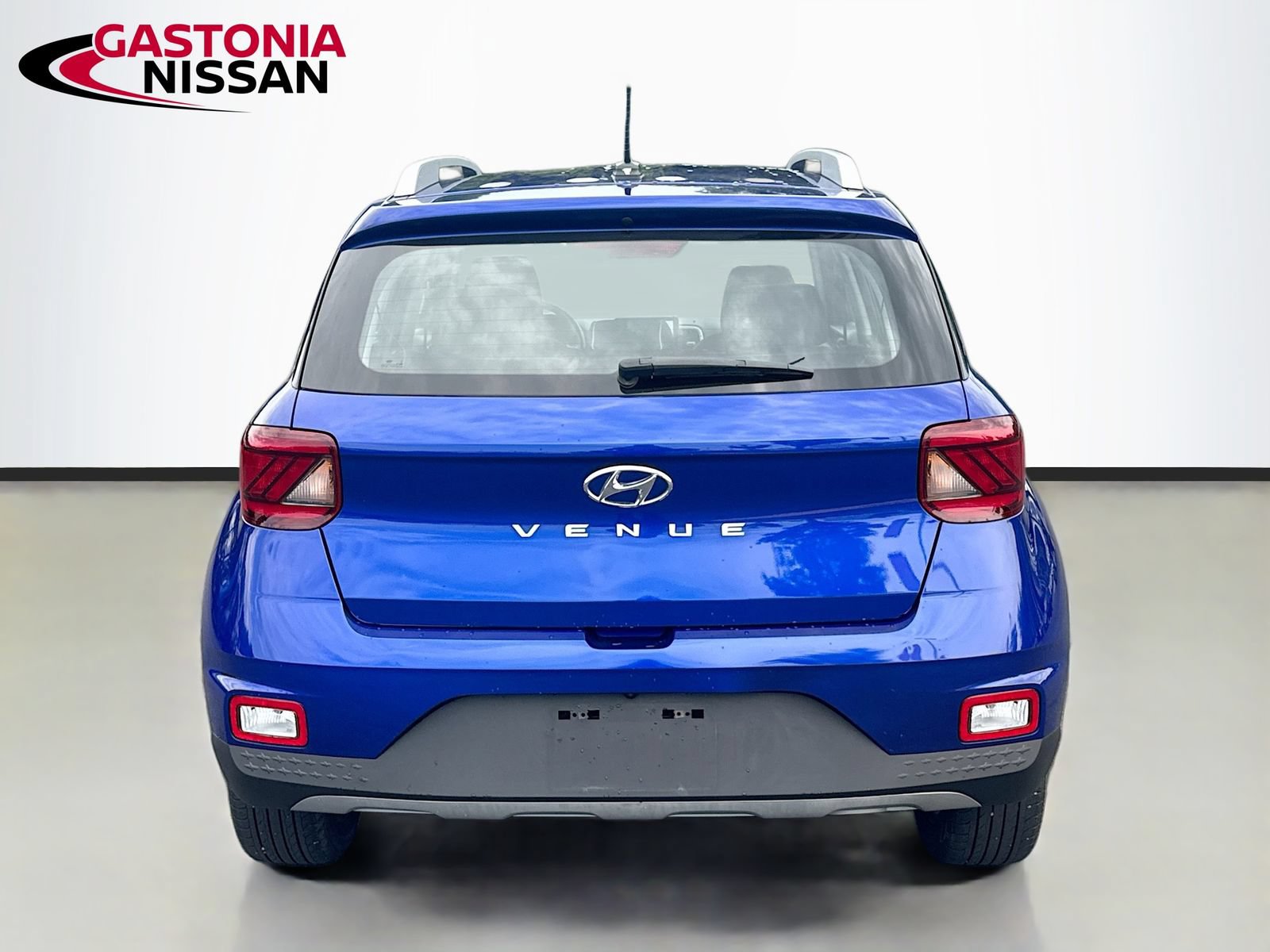 Used 2023 Hyundai Venue Limited FWD image 7