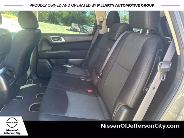 Used 2017 Nissan Pathfinder SV w/ SV Tech Package AWD/4WD image 9