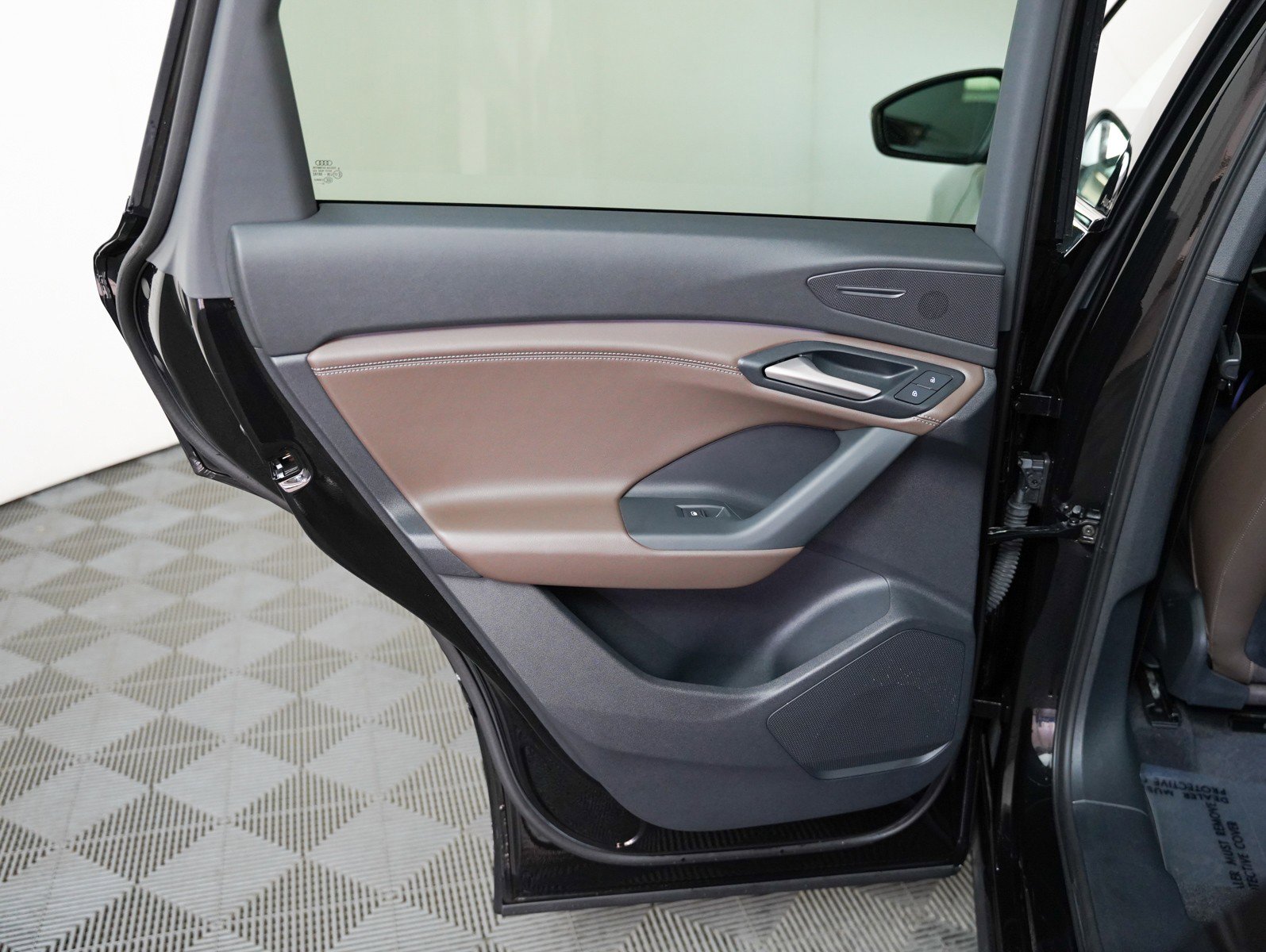 Certified 2025 Audi Q6 e-tron Premium w/ Convenience Package image 24