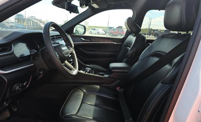 Used 2024 Jeep Grand Cherokee L Limited w/ Luxury Tech Group II image 6