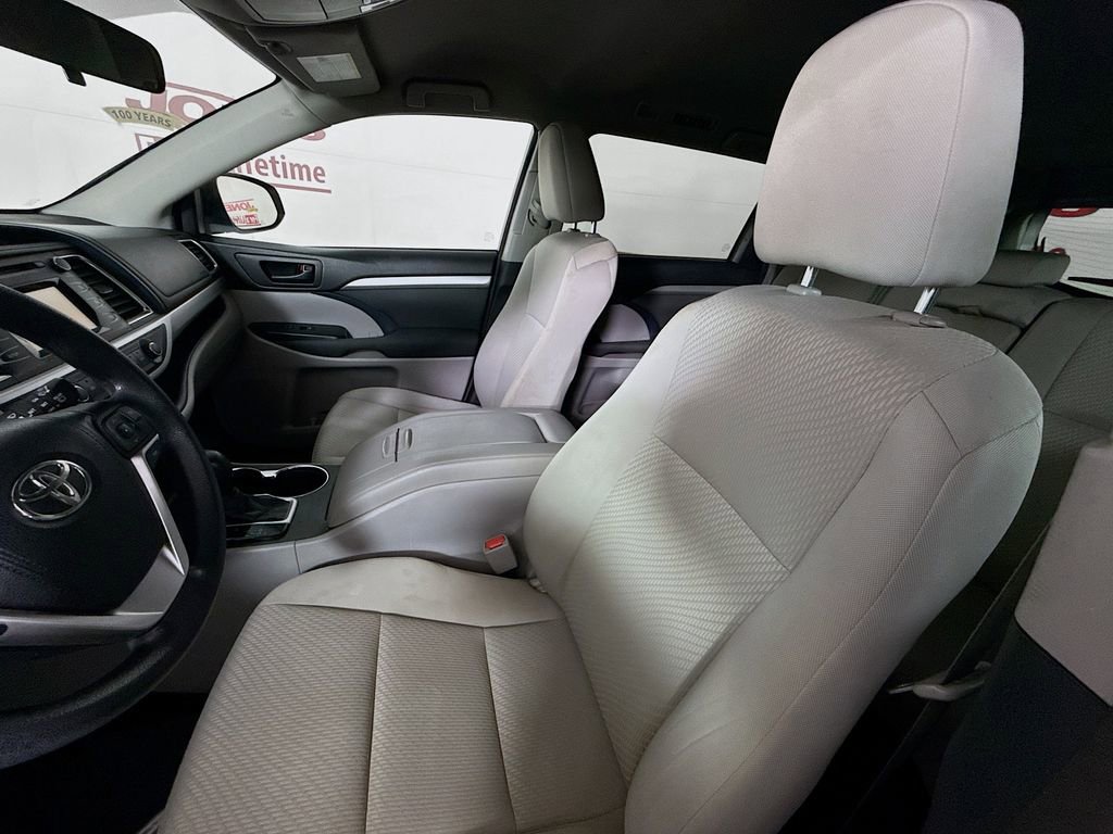 Used 2016 Toyota Highlander LE image 22